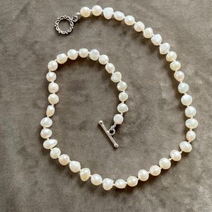 Freshwater Pearl strung Necklace with silver toggle